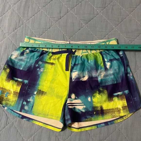 Under Armour YXL Shorts - Picture 2 of 6